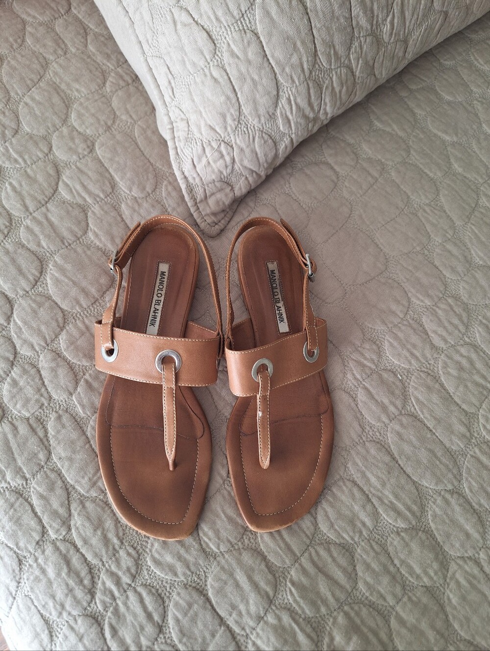 Manolo Blahnik Brown Leather Mooti Thong Sandals with Grommet Detail - Picture 3 of 13